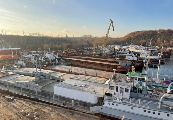 Ремонт, отстой и обслуживание речного флота.